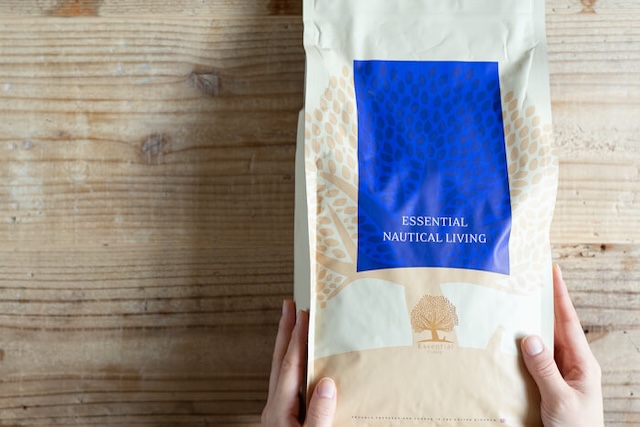 エッセンシャルドッグフードのパッケージ