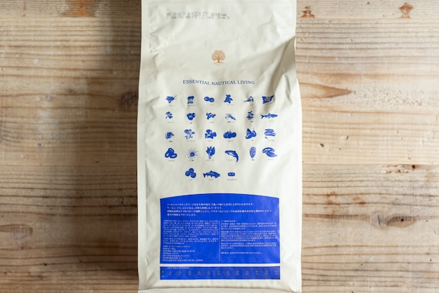 エッセンシャルドッグフードのパッケージの裏面