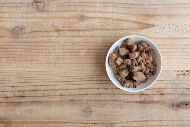 ボウルに入れられたモグキューブ