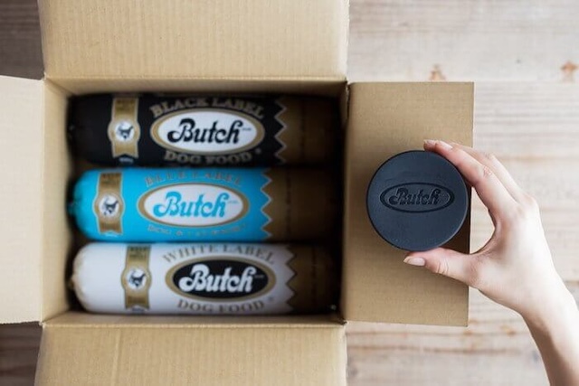 専用キャップ付きのブッチドッグフード