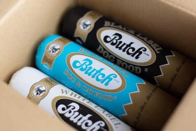 箱に入ったブッチドッグフード