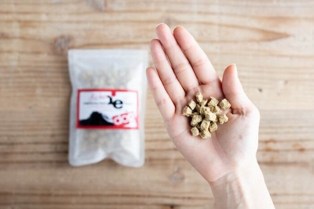 イー・チキンの粒