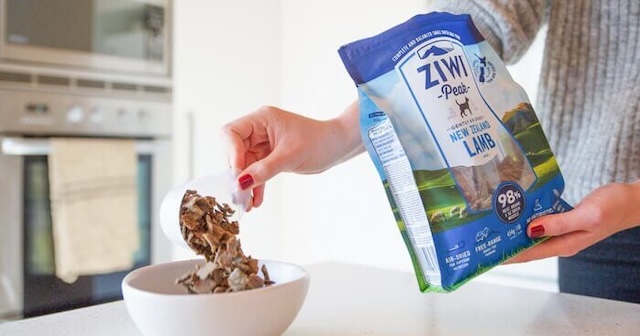 ジウィピークドッグフードの給餌量