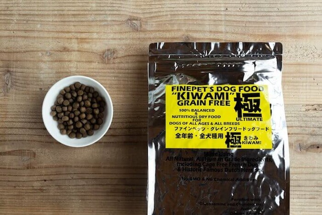 ファインペッツ極とお皿に入られたフード