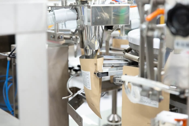 ドッグフードが入る様子